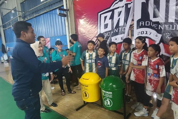 Mahasiswa ITB dan Relawan Perbankan Dorong Sustainability lewat Badminton