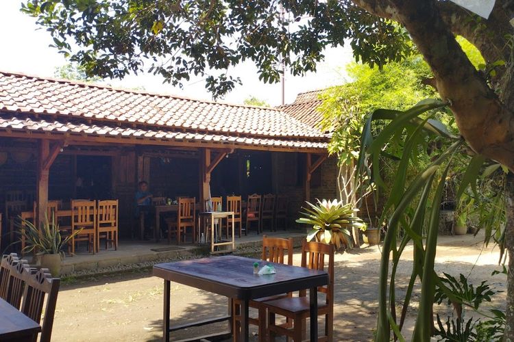 Mangut Beong Asli Borobudur 2 di dekat Candi Borobudur
