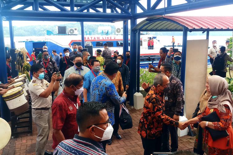 Pasca Pandemi Covid-19, untuk pertama kalinya rombongan wisatawan kapal pesiar turun di Pelabuhan Bandar Bintan Telani (BBT) Lagoi, Sabtu (3/7/2022).