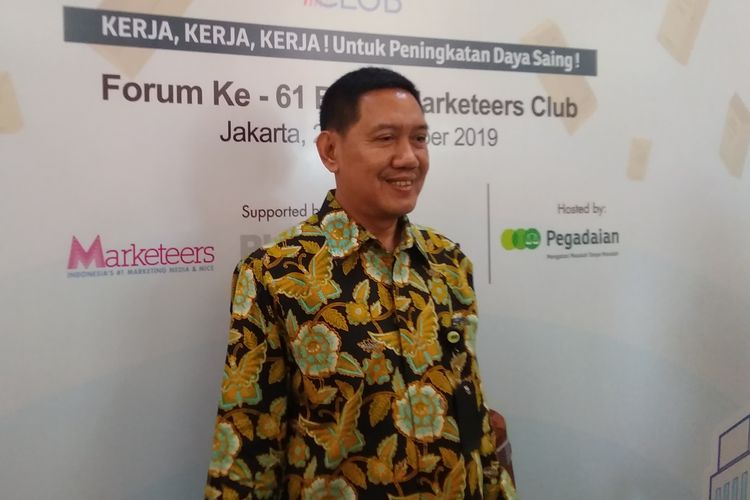 Direktur Utama Pegadaian Kuswiyoto berpose usai menjelaskan kinerja perusahaan di Jakarta, Senin (23/9/2019).