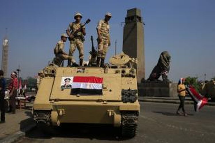 Militer Mesir mengancam akan menggunakan kekerasan jika unjuk rasa yang digelar kubu pro dan anti-Mursi pada Jumat (26/7/2013), berkembang menjadi kerusuhan.