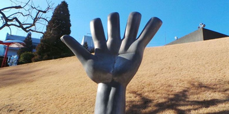 Salah satu karya seni yang dipamerkan di Hakone Open Air Museum. (KOMPAS.com/KURNIA SARI AZIZA)