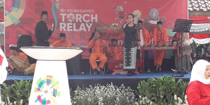 Kelurahan Tanah Sereal menjadi titik start pawai obor Asian Games 2018 di Jakarta Barat pada Kamis (16/8/2018) ini. Mereka menggelar panggung hiburan bernuansa betawi sebelum obor itu tiba.