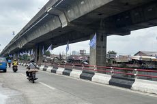 Sudah Dicopot Bawaslu, Bendera Parpol Kembali Penuhi Jembatan KH Abdullah bin Nuh Bogor