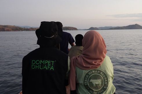 Donatur dan Volunteer Dompet Dhuafa Arungi Laut Flores untuk Salurkan Daging Kurban ke Pulau Papagarang