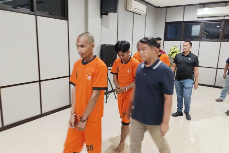 Polisi menetapkan 4 orang tersangka sebagai provokator rencana penyerangan Mako Satlat Brimob Cikeas, Kabupaten Bogor