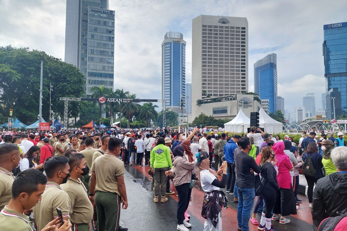 Suasana kawasan Bundaran Hotel Indonesia (HI), Jakarta Pusat, pada Minggu (29/1/2023).