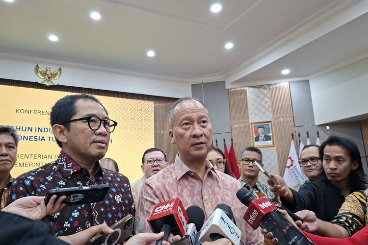 Menteri Perindustrian (Menperin) Agus Gumiwang Kartasasmita dalam Konpers Capaian Kementerian Perindustrian dalam 1 Tahun Pemerintahan Prabowo-Gibran pada Senin (20/10/2025).