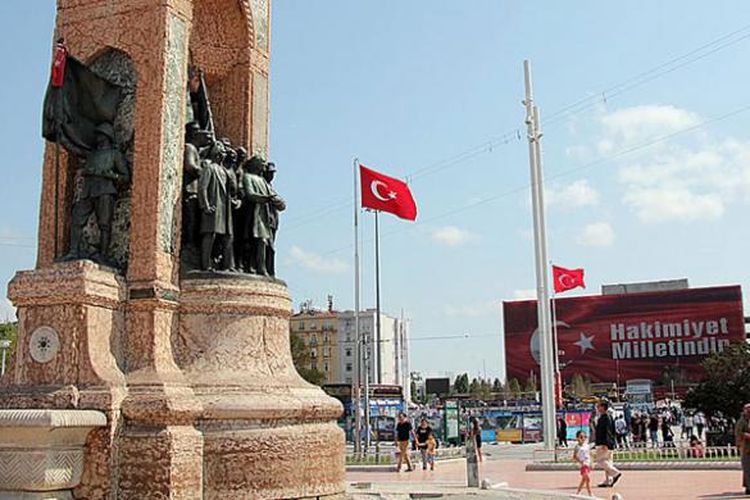 Monumen Kemerdekaan di Alun-alun Taksim, Kamis (8/9/2016). Ketika kudeta militer dilancarkan pada 15 Juli lalu, Taksim menjadi salah satu titik terpanas di Istanbul.