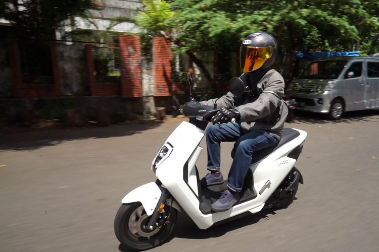 Test ride Honda U-GO