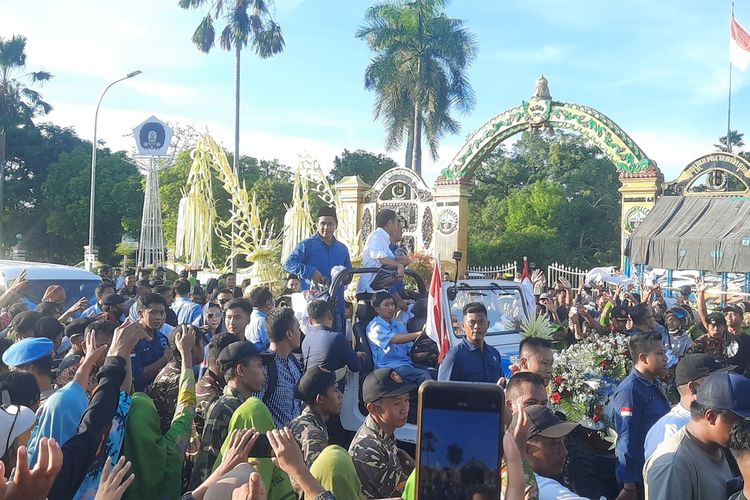 Jokowi Kampanye Mendadak di Blora, Disambut Antusias Warga