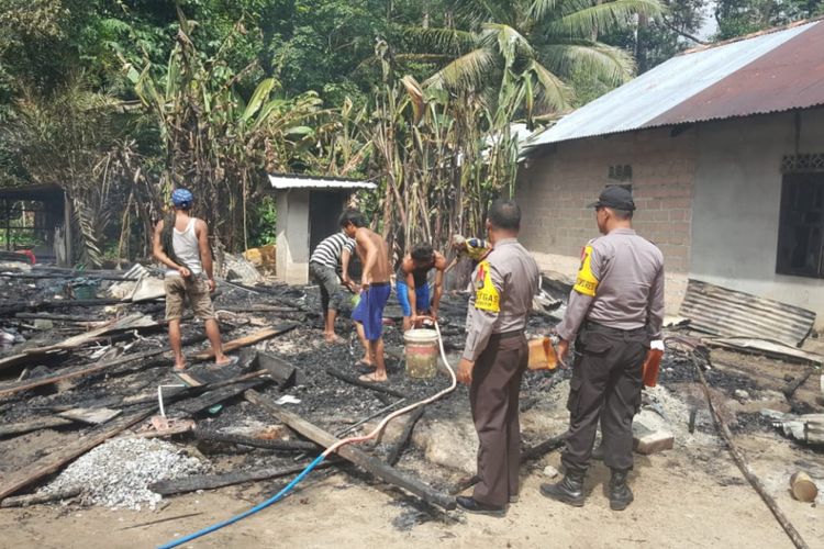 Rumah warga di Desa Ibul, Simpang Teritip, Bangka Barat yang ludes terbakar.