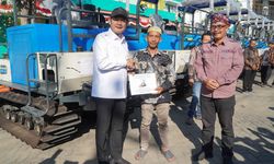 Lampaui Target Tanam, Petani Lamongan Terima Ratusan Alsintan dan Bantuan Irigasi