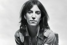 Lirik dan Chord Lagu Redondo Beach - Patti Smith