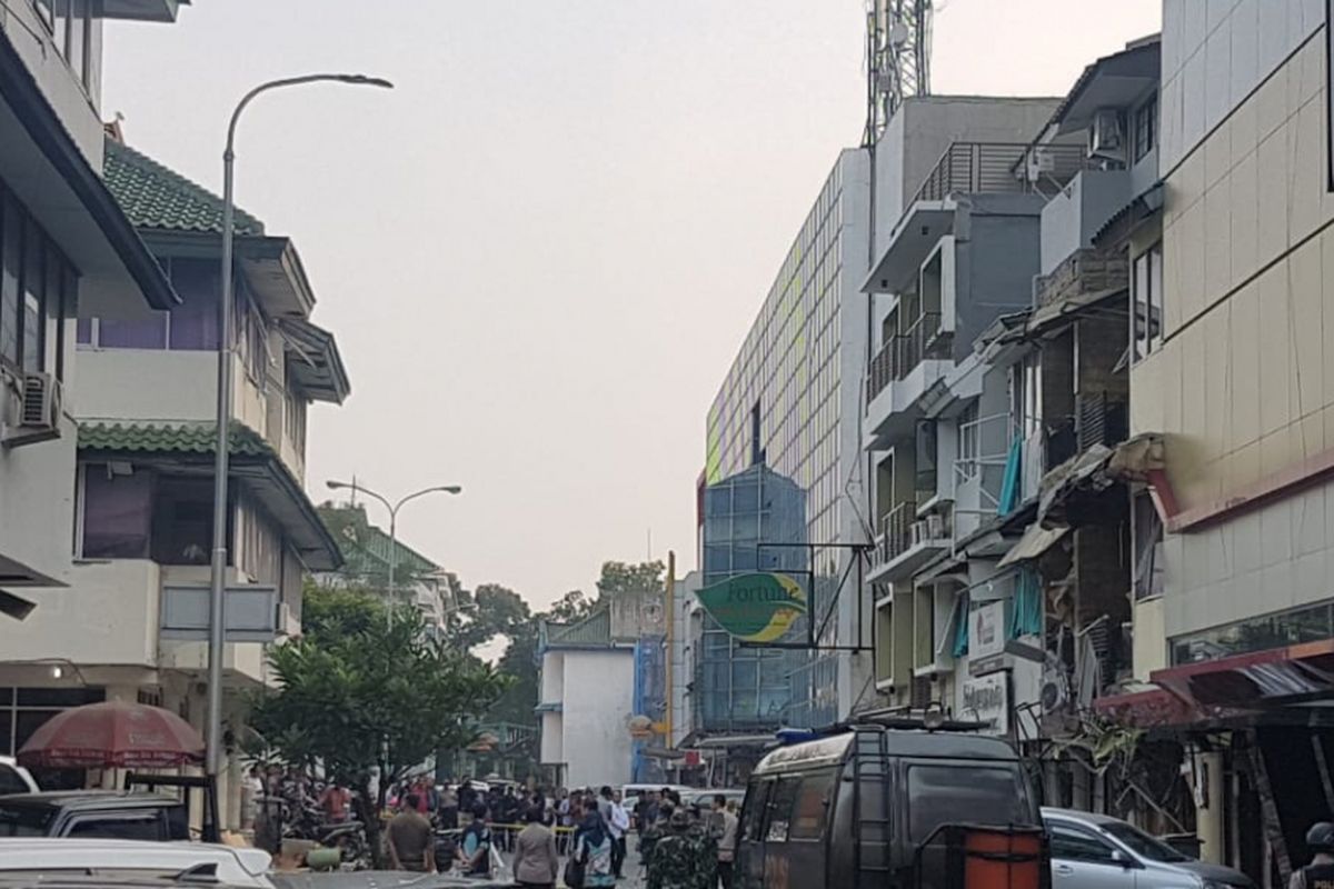 Ledakan ledakan terjadi di Ruko Grand Wijaya Center di Jalan Wijaya II, Kebayoran Baru, Jakarta Selatan, Kamis (12/7/2018).