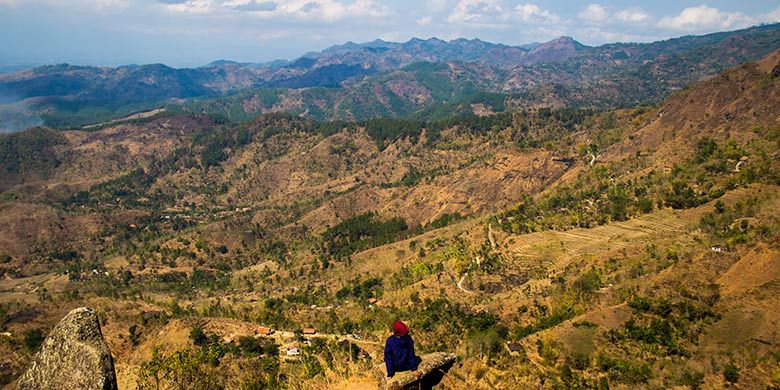 Pemandangan Khas di Gunung Besek: Rangkaian Pegunungan yang Menawan