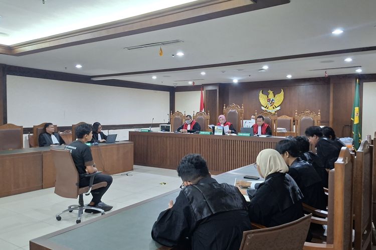 Dissenting Opinion, Hakim Ketua: Khariq Anhar Harusnya Bebas dari Dakwaan
