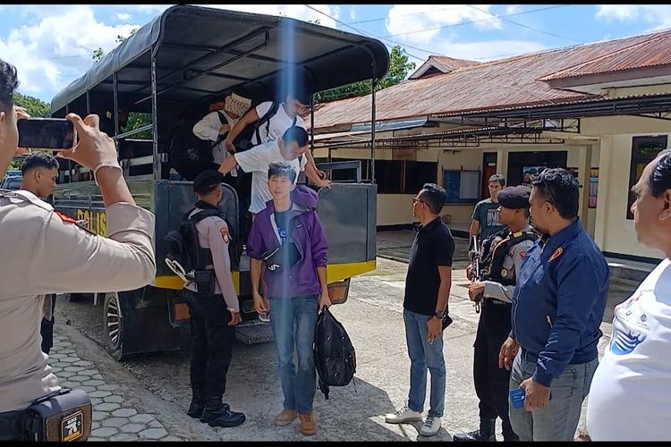 Diusir Otoritas Australia, Kapal WNI Pembawa 6 Imigran China Dibakar, Diganti Perahu Fiber