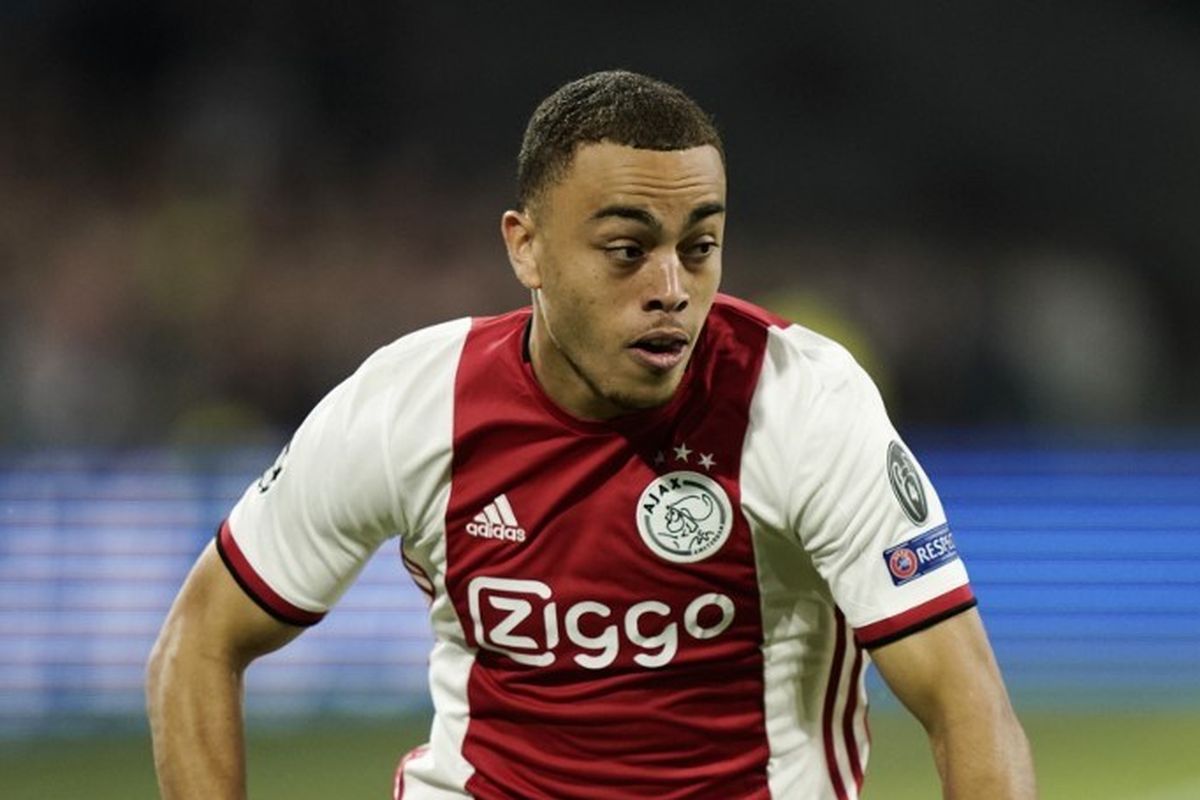 Bek Ajax Amsterdam, Sergino Dest, beraksi pada laga Liga Champions kontra Lille di Stadion Johan Cruyff Arena, Amsterdam, 17 September 2019.