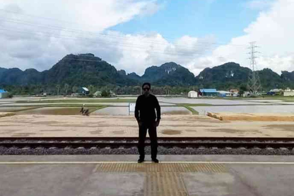 Suguhan pesona alam yang indah di areal Stasiun Maros