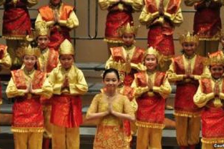 Kelompok paduan suara anak Indonesia 'The Resonanz Children Choir' di AS 