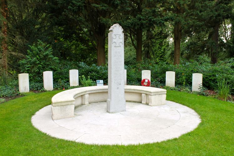 Ilustrasi Saint Symphorien Military Cemetery atau Pemakaman Militer Saint Symphorien di Belgium yang dibangun sebagai tempat peristirahatan terakhir bagi tentara Inggris dan Jerman yang gugur dalam Pertempuran Mons (Battle of Mons) saat Perang Dunia I.