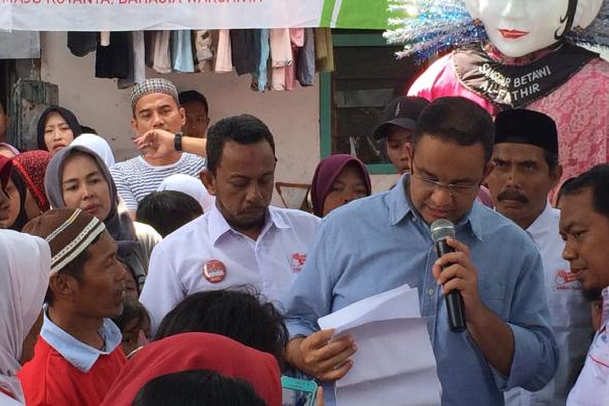 Calon gubernur DKI Jakarta, Anies Baswedan di RW 08, Ancol, Jakarta Utara, Senin (23/12/2017).