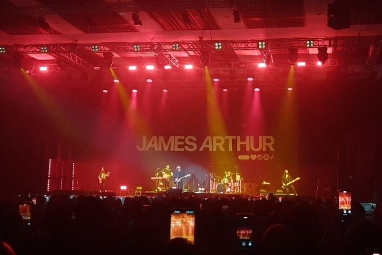 Penyanyi James Arthur menggelar konser bertajuk James Arthur South East Asia Tour 2023, Jumat (1/12/2023), di The Kasablanka Hall, Jakarta. 