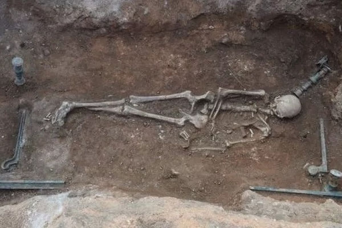 Penemuan makam kuno seorang wanita di Yunani, yang kemungkinan berasal dari abad pertama SM. Makam ini diperkirakan arkeolog berusia 2100 tahun. 