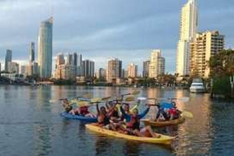 Khusus wisatawan, apalagi yang baru pertama menginjakkan kaki di Gold Coast, tur keliling kota dengan kayaking ini bisa jadi pengalaman baru nan mengasyikkan. 
