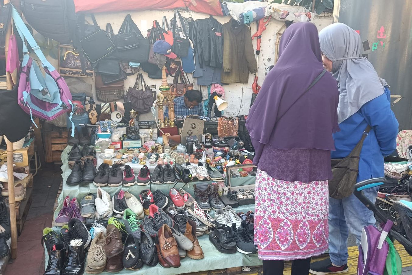 4 Tips Belanja di Pasar Loak Kebayoran Lama, Siapkan Uang Tunai