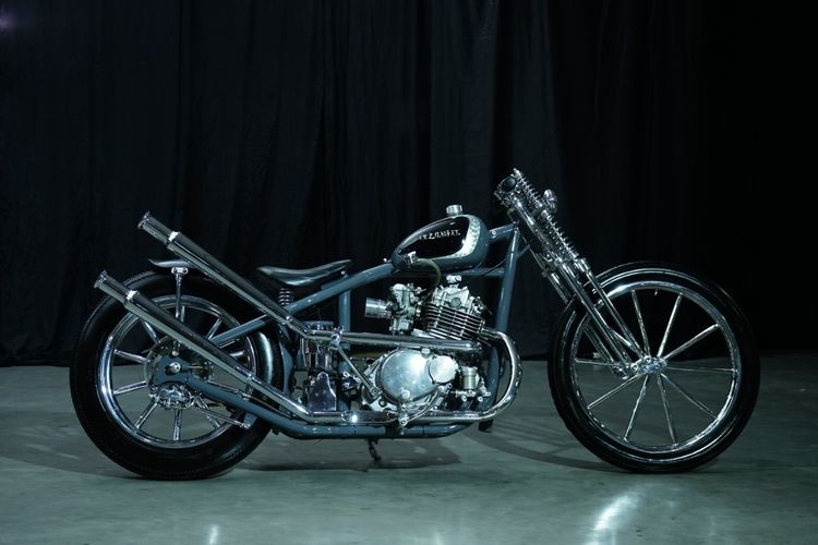 Motor custom Suzuki Thunder 250 bergaya chopper garapan Spring Legacy