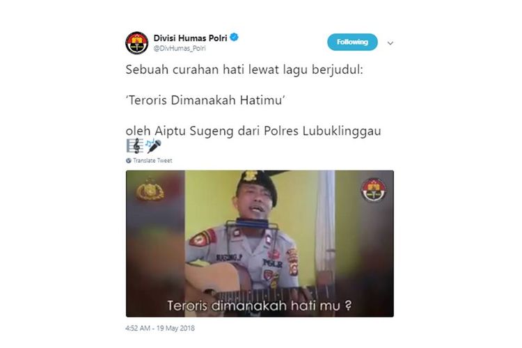 Seorang polisi mengunggah video saat ia menyanyikan lagu soal teroris yang diciptakannya dan viral di dunia maya.