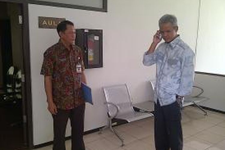 Gubernur Jawa Tengah Ganjar Pranowo terlihat marah-marah saat berkunjung ke Kantor Badan Kepegawaian Daerah (BKD) Provinsi Jawa Tengah karena apa yang diintruksikan tidak sesuai harapan, Jumat (25/10/2013)