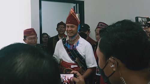Tiba di Kediaman Uskup Ruteng NTT, Ganjar Disambut Tarian Adat