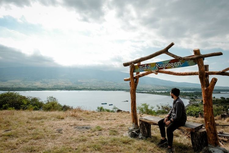 Bukit Kayangan, salah satu tempat wisata di Desa Wisata Labuhan Lombok, Nusa Tenggara Barat. Desa ini masuk 75 desa wisata terbaik versi Anugerah Desa Wisata Indonesia (ADWI) 2023.