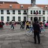 Tak Hanya Jalan-jalan, Pengunjung Juga Bisa Belajar Sejarah saat Keliling Kota Tua Jakarta