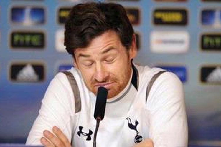 Pelatih Tottenham Hotspur dari Portugal, Andre Villas-Boas, tengah menjawab pertanyaan dalam konferensi pers di Stadion Gerland, Rabu (20/2/2013), jelang laga 32 besar Liga Europa melawan tuan rumah Olympique Lyon. Tottenham akhirnya melaju berkat keunggulan gol tandang dan kemenangan agregat 3-2. 