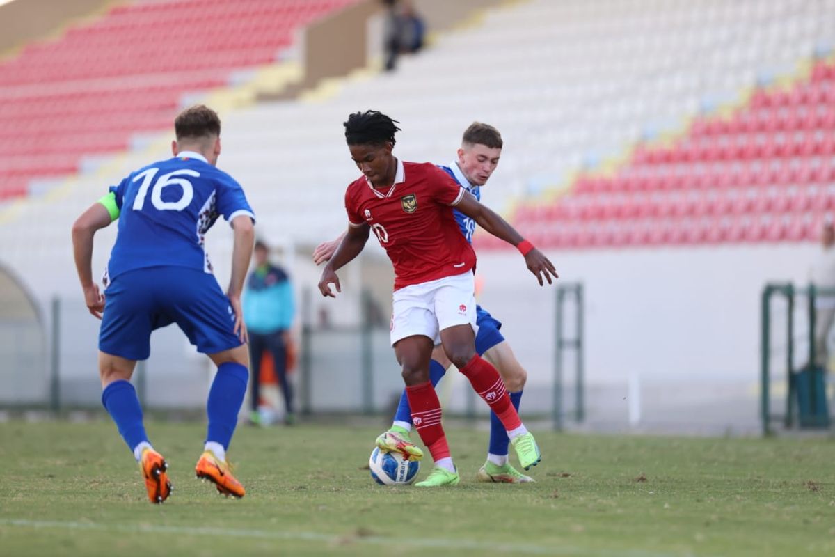 Penampilan Ronaldo Kwateh dalam laga uji coba timnas U20 Indonesia vs Moldova di Stadion Manavgat Attaturk, Turkiye, Selasa (1/11/2022) malam WIB. Garuda Nusantara memenangi laga tersebut dengan skor 3-1.