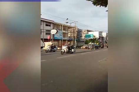 Viral, Video Pemotor Terobos Iring-iringan Mobil Presiden hingga Nyaris Tertabrak, Polisi: Di Dalamnya Kosong
