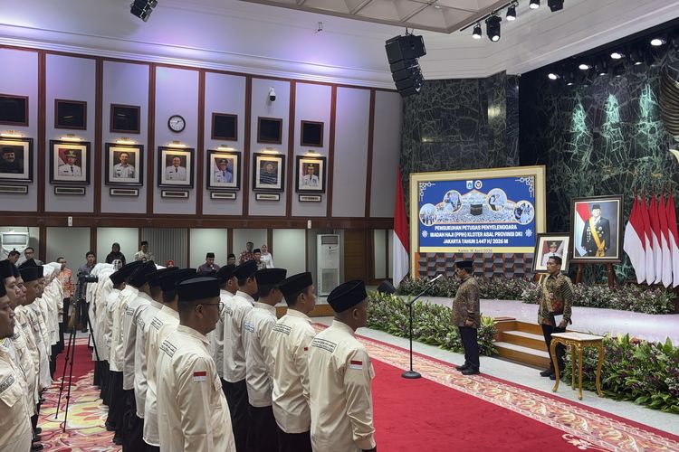 Pramono Kukuhkan 117 Petugas Haji DKI, Minta Layani Jemaah dengan Hati