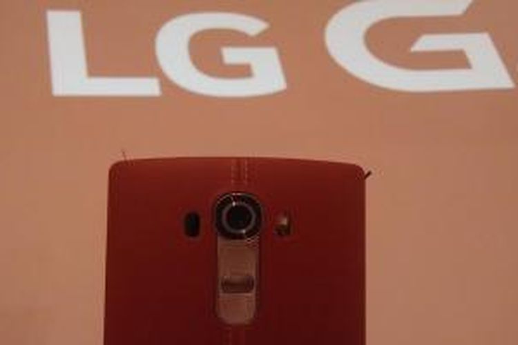 LG G4 dengan cover kulit