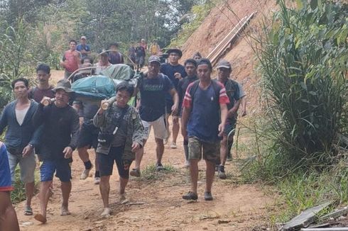 Puluhan Tahun Tak Miliki Jalan Layak, Warga Perbatasan RI Gotong Jenazah Puluhan Km Tembus Hutan