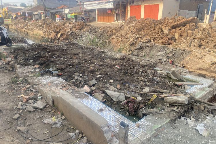 Ada Kolam Renang Berbayar di Lokasi Pembongkaran Bangunan Liar Bekasi