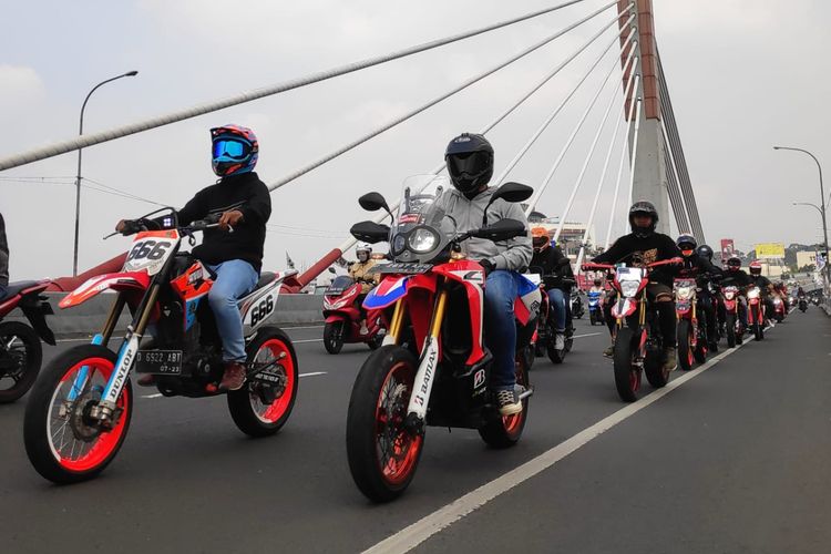 Honda CRF150L Dimodifikasi Bergaya Supermoto