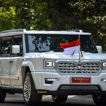 Mobil Pindad Maung MV3 Garuda Limousine dipakai Presiden Prabowo Subianto dan Wakil Presiden Gibran Rakabuming Raka saat pelantikan, Minggu (20/10/2024).