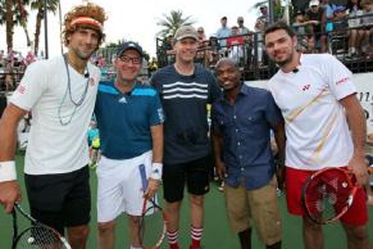 Para peserta pertandingan tenis untuk amal: Novak Djokovic, Kevin Spacey, Will Ferrell, Timothy Bradl;ey dan Stanislas Wawrinka