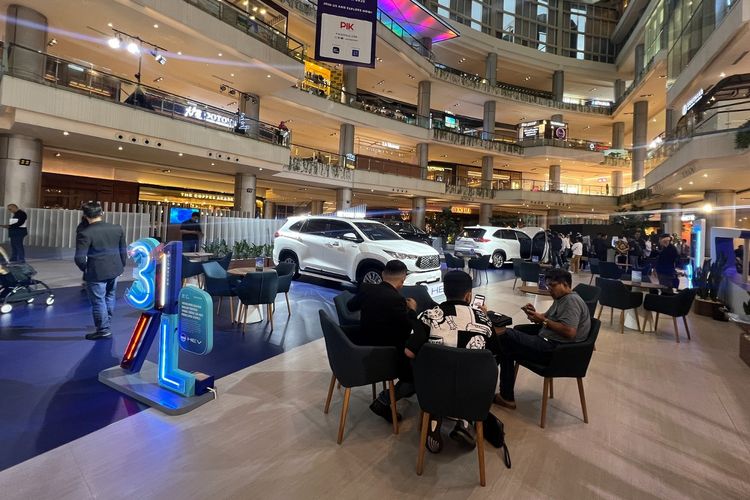 PT TAM hadirkan Toyota Space, pameran interaktif yang dirancang mendekatkan masyarakat pada teknologi elektrifikasi.