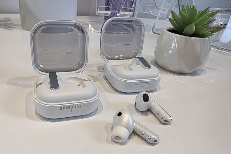 TWS Samsung Galaxy Buds 4 dan Buds 4 Pro Resmi, Desain Transparan dan Batang Aluminium