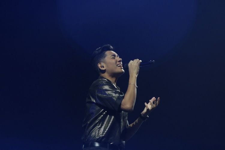 Penampilan Jaz saat membuka konser penyanyi solo asal Amerika Serikat, Charlie Puth, yang digelar di ICE BSD, Tangerang Selatan, Banten, Jumat (16/11/2018).